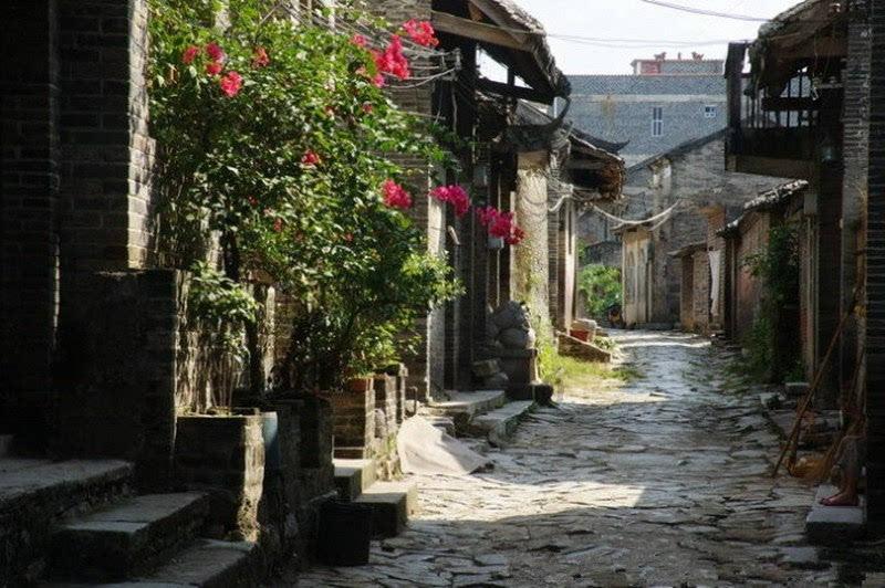 私自在铁路车站上空禁飞区升放无人机，一游客被警方处罚 500 元